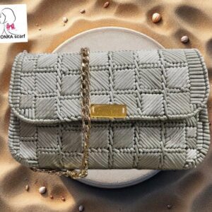 نعومة المنت.. بلمسة مبتصديش! ✨👜